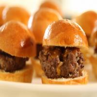 Juicy Butter Burger Sliders with Sweet Russian Sauce and Arugula Pesto_image