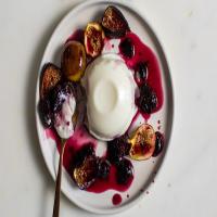 Panna Cotta With Figs and Berries_image