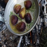 Caramelized Figs With Honey, Thyme and Crème Fraîche_image