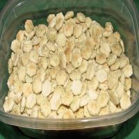 Quick Cheesy Oyster Cracker Snacks_image