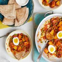 Potato, pea & egg curry rotis image