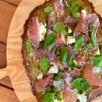 Zucchini-Crust Pizza with Goat Cheese and Prosciutto_image