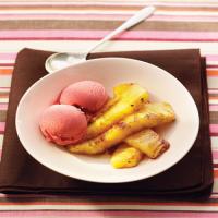 Roasted Pineapple with Rum Sauce_image