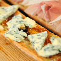 Open-Faced Baguette with Fig Marmalade and Blue Cheese_image