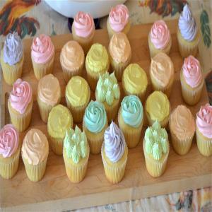 Vanilla Cupcakes with Swiss Meringue Buttercream_image