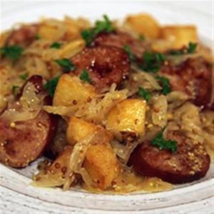 Smoked Sausage with Potatoes, Sauerkraut & Ale_image