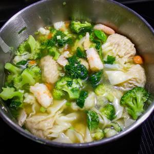 Vegetable Wonton Soup_image