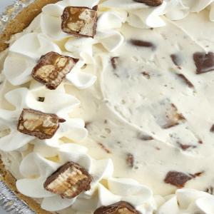 No Bake Snickers Cheesecake Pie_image