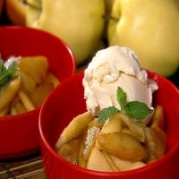 Crustless Apple Pie with Vanilla Ice Cream_image
