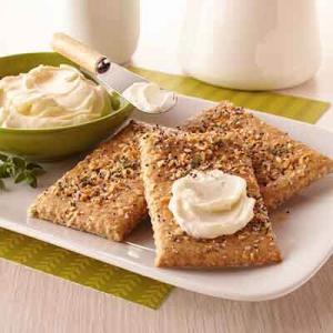 Everything Bagel Crackers With Cream Cheese Spread_image