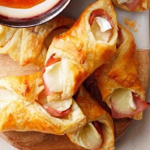 Air-Fryer Ham and Brie Pastries_image