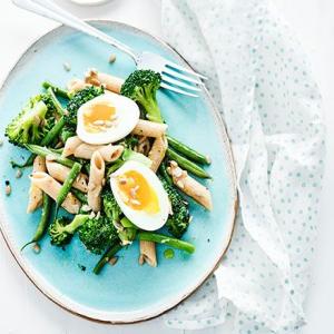 Broccoli pasta salad with eggs & sunflower seeds_image