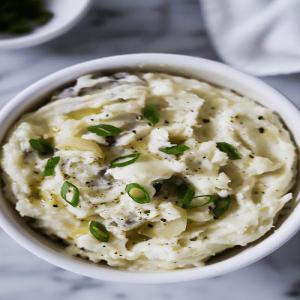Creamy Roasted Garlic Mashed Potatoes_image