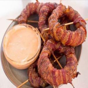 Spicy Sriracha & Smoked Bacon Wrapped Onion Rings Recipe - (4.6/5)_image
