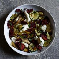 Burrata Salad with Fried Zucchini and Vegetable Chips_image