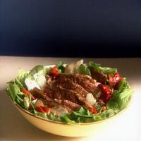 Seared Rib-Eye Steak with Arugula and Roasted Pepper Salad_image