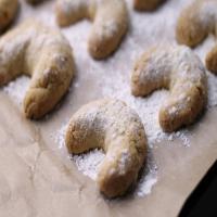 Quick Almond Crescent Cookies_image