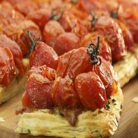 Easy Tomato Puff Pastry Appetizer_image