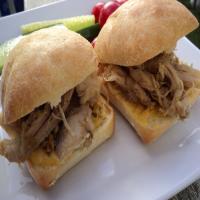 Grilled Chicken Sliders With Apricot Chutney Spread_image