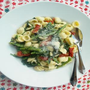 Broccoli Rabe With Sun Dried Tomatoes and Orecchiette_image