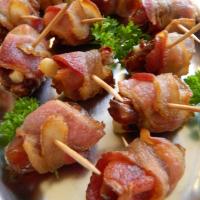 Bacon-Wrapped Dates Stuffed with Manchego Cheese_image