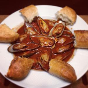 Mussels in Red Wine Sauce image