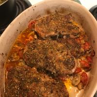 Roasted Pork Chops with Tomatoes, Mushrooms, and Garlic Sauce_image
