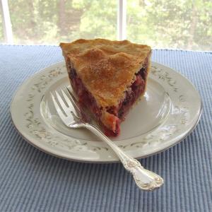 Berry Rhubarb Pie_image