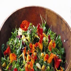 Baby Greens with Roasted Beets and Potatoes_image
