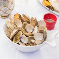 Grilled Clams with Herb Butter_image