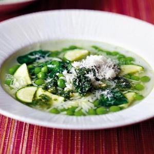 Summery soup with pesto_image