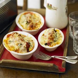 Cauliflower cheese & spinach pasta bakes_image