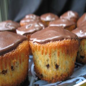Very Vanilla Chocolate Chip Cupcakes image