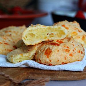Po de Queijo (Brazilian Cheese Bread)_image