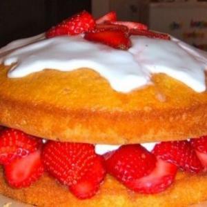 Strawberries and Cream Cake_image