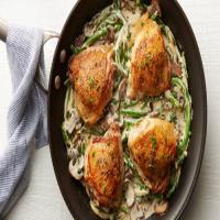 Skillet Chicken Thighs with Green Beans and Mushrooms_image