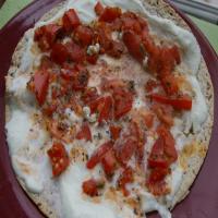 Ricotta & Tomato Pita Pizza_image