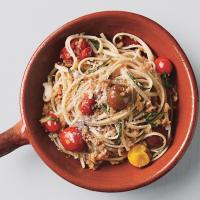 Linguine with Baby Heirloom Tomatoes and Anchovy Breadcrumbs_image