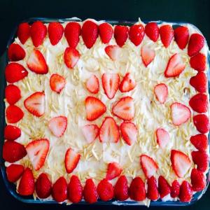 Low Fat Strawberry Cheescake Trifle_image