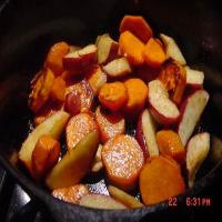 BONNIE'S DUTCH OVEN SWEET POTATOES AND APPLES_image