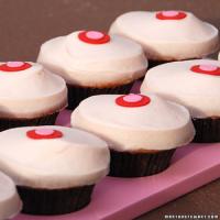 Sprinkles' Strawberry Cupcakes_image