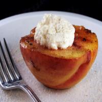 Vanilla Spice-Rubbed Grilled Peaches With Fresh Goat Cheese_image