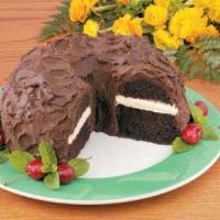 Chocolate Cake with Peanut Butter Filling_image