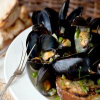Creamy Mussel Stew With Peas, Fennel and Lemon_image
