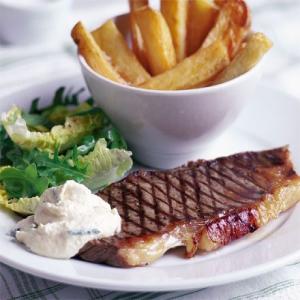 Steak with chunky chips & horseradish cream image