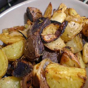 Rosemary Potato Wedges With Pearl Onions_image