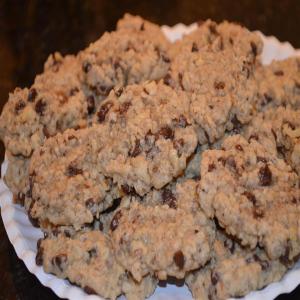 Gluten-Free Chewy Oatmeal-Chocolate Chip Cookies_image