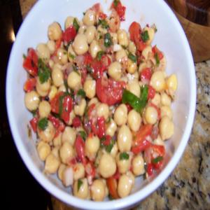 Mediterranean Chunky Chickpea Salad_image