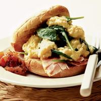 Spinach & ham scrambled eggs image