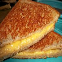 Light Grilled Cheese Sandwiches_image